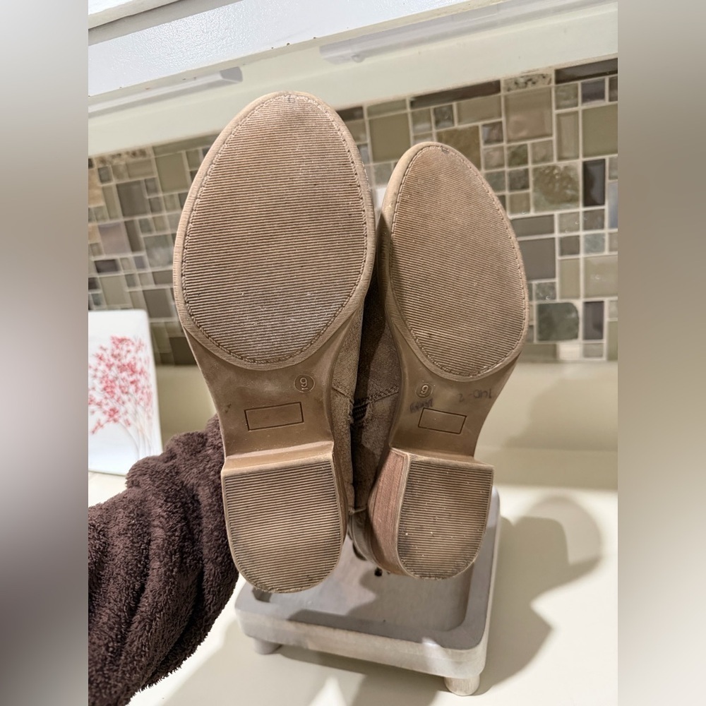 Very G Textured Brown Ankle Booties - Picture 11 of 12